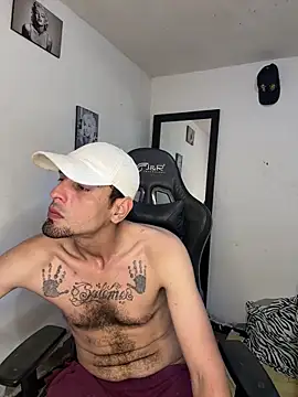 Snapshot of Lherzamxx chatting on March 29, 4:23 am Lherzamxx online show from March 29, 4:23 am