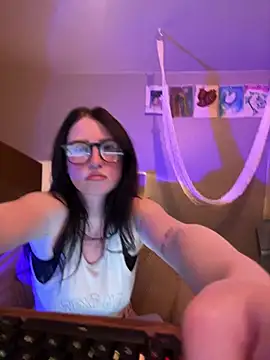 Snapshot of avaalanchee chatting on May 28, 7:27 am avaalanchee online show from May 28, 7:27 am