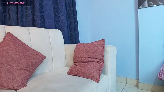 Snapshot of Ebonny_Brownn chatting on April 13, 8:58 pm Ebonny Brownn online show from April 13, 8:58 pm