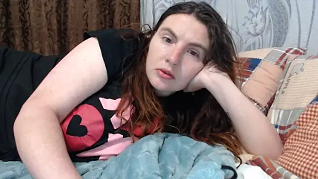 Snapshot of HettySouressx chatting on April 15, 8:09 pm HettySouressx online show from April 15, 8:09 pm