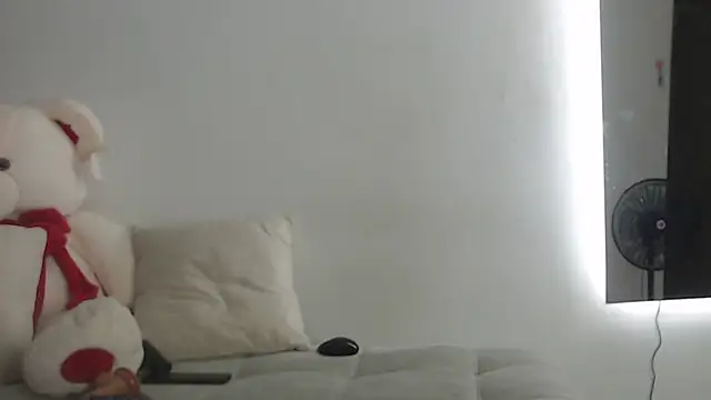 Snapshot of MissDolluxe chatting on July 24, 2:31 am MissDolluxe online show from July 24, 2:31 am