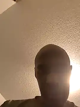 Snapshot of Bulgemaster001 chatting on March 29, 8:20 pm Bulgemaster001 online show from March 29, 8:20 pm