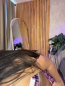 Snapshot of EmmaVonn chatting on May 7, 7:52 pm EmmaVonn online show from May 7, 7:52 pm