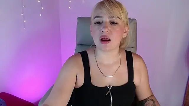 Carolina 2403 online show from May 17, 7:43 pm