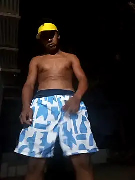 Snapshot of blackmasterpig chatting on April 4, 4:44 am blackmasterpig online show from April 4, 4:44 am