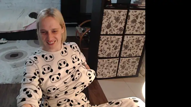 Snapshot of Sweet_hot_shrmp chatting on May 27, 10:18 pm Sweet hot shrmp online show from May 27, 10:18 pm