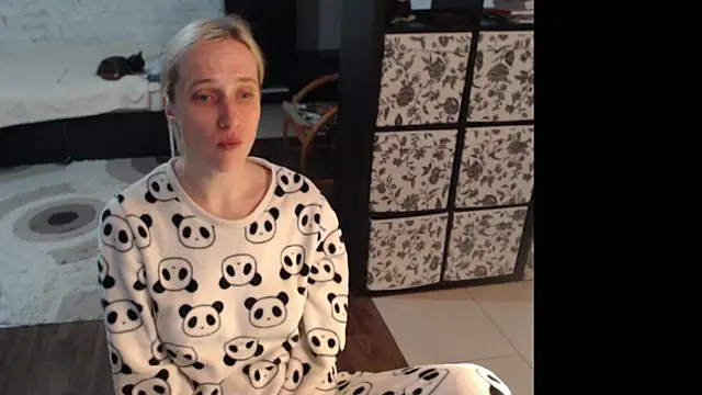 Snapshot of Sweet_hot_shrmp chatting on June 1, 2:02 am Sweet hot shrmp online show from June 1, 2:02 am