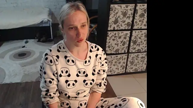 Snapshot of Sweet_hot_shrmp chatting on June 8, 2:12 am Sweet hot shrmp online show from June 8, 2:12 am