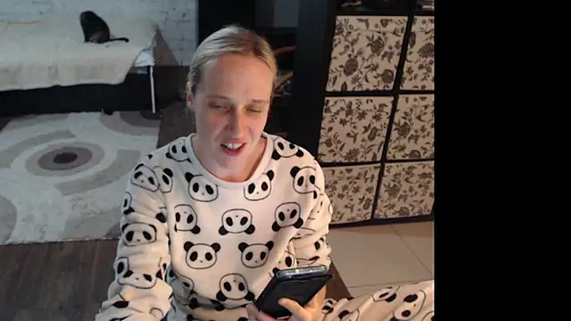 Snapshot of Sweet_hot_shrmp chatting on June 16, 7:27 pm Sweet hot shrmp online show from June 16, 7:27 pm