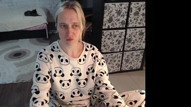 Snapshot of Sweet_hot_shrmp chatting on June 23, 3:15 am Sweet hot shrmp online show from June 23, 3:15 am