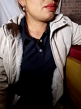 cat-kat online show from April 24, 1:57 pm