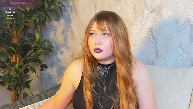 Roxy Moor online show from May 11, 4:04 pm