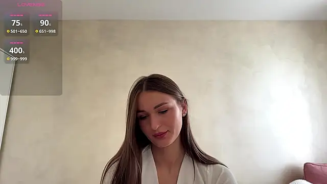 Snapshot of HallieHollo chatting on June 27, 12:10 pm HallieHollo online show from June 27, 12:10 pm