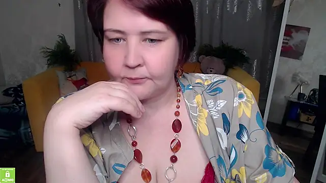 Snapshot of QUEEN02030 chatting on June 17, 10:17 am QUEEN02030 online show from June 17, 10:17 am