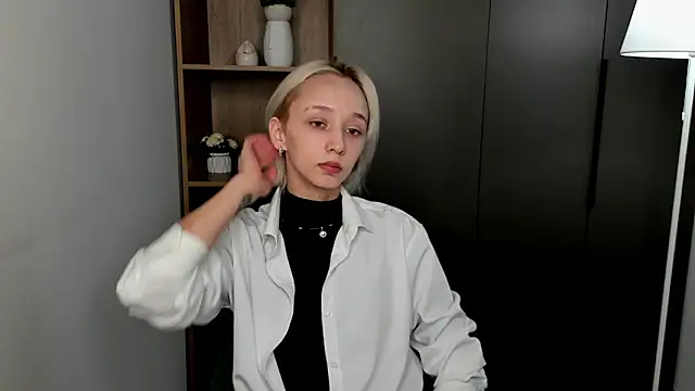 Snapshot of TeshaDurrell chatting on March 31, 8:48 am TeshaDurrell online show from March 31, 8:48 am