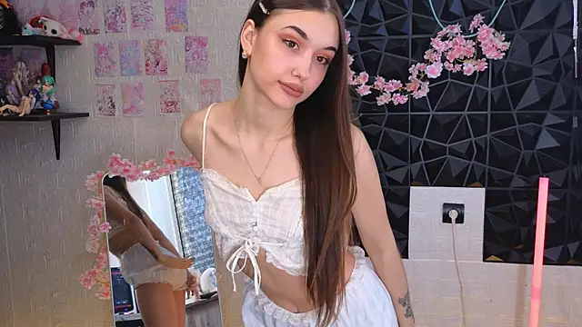 Snapshot of belle_cute chatting on April 4, 2:54 am belle cute online show from April 4, 2:54 am