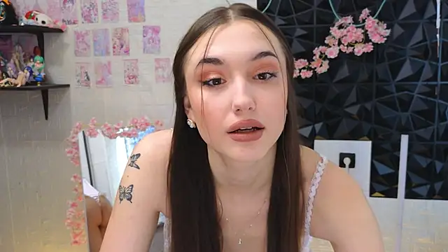 Snapshot of belle_cute chatting on April 9, 2:11 am belle cute online show from April 9, 2:11 am