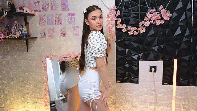 Snapshot of belle_cute chatting on April 17, 4:04 am belle cute online show from April 17, 4:04 am