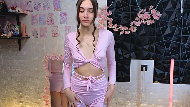 Snapshot of belle_cute chatting on April 24, 3:09 am belle cute online show from April 24, 3:09 am
