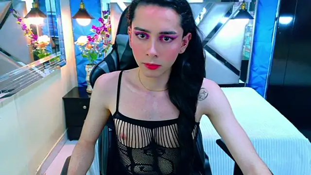 Snapshot of Sharlon_ chatting on April 4, 8:17 pm Sharlon online show from April 4, 8:17 pm