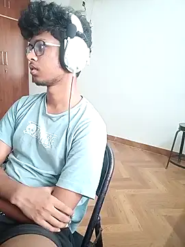 letsplaygame online show from May 2, 4:28 am