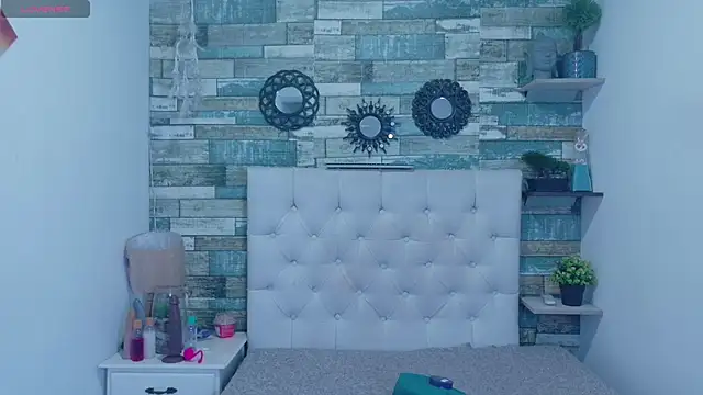Snapshot of Skylernaomi chatting on April 27, 1:20 pm Skylernaomi online show from April 27, 1:20 pm