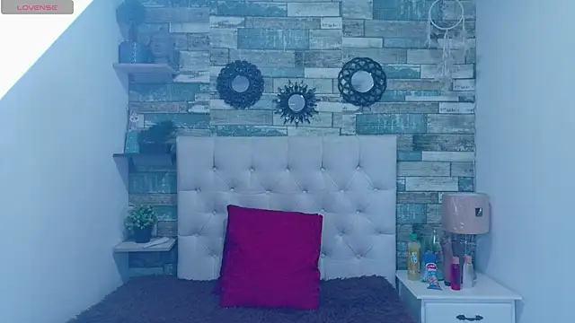 Snapshot of Skylernaomi chatting on May 21, 2:13 pm Skylernaomi online show from May 21, 2:13 pm