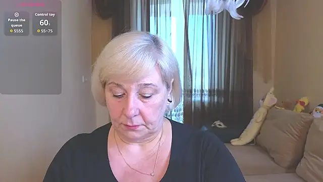 Snapshot of Milane_Milky chatting on April 6, 4:57 am Milane Milky online show from April 6, 4:57 am