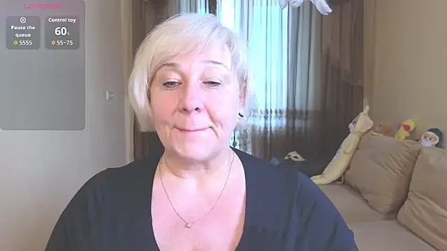 Snapshot of Milane_Milky chatting on April 17, 4:48 am Milane Milky online show from April 17, 4:48 am