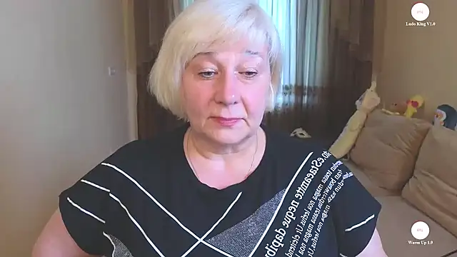 Snapshot of Milane_Milky chatting on May 6, 4:41 am Milane Milky online show from May 6, 4:41 am