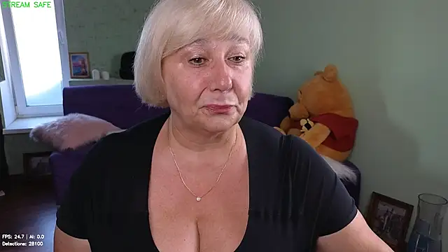 Snapshot of Milane_Milky chatting on June 19, 5:01 am Milane Milky online show from June 19, 5:01 am