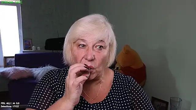 Snapshot of Milane_Milky chatting on July 10, 5:01 am Milane Milky online show from July 10, 5:01 am