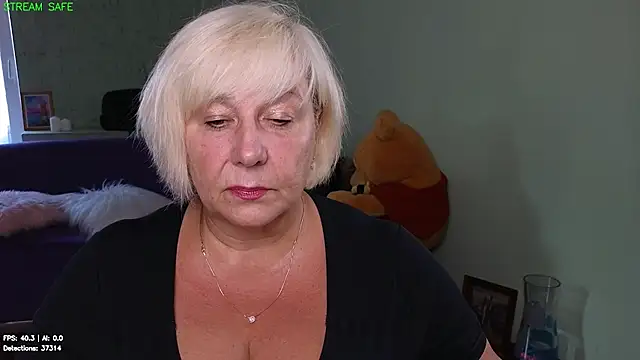 Snapshot of Milane_Milky chatting on July 13, 5:21 am Milane Milky online show from July 13, 5:21 am