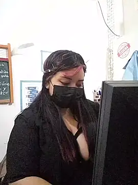 Snapshot of sweetadamisoffice chatting on May 17, 8:38 pm sweetadamisoffice online show from May 17, 8:38 pm