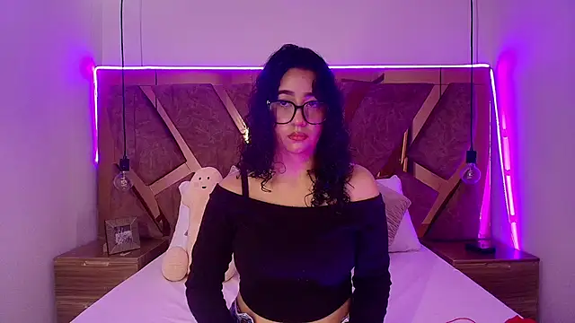 Snapshot of bella_swwan_ chatting on June 9, 1:45 pm bella swwan online show from June 9, 1:45 pm