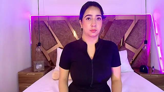 Snapshot of bella_swwan_ chatting on June 13, 8:40 pm bella swwan online show from June 13, 8:40 pm
