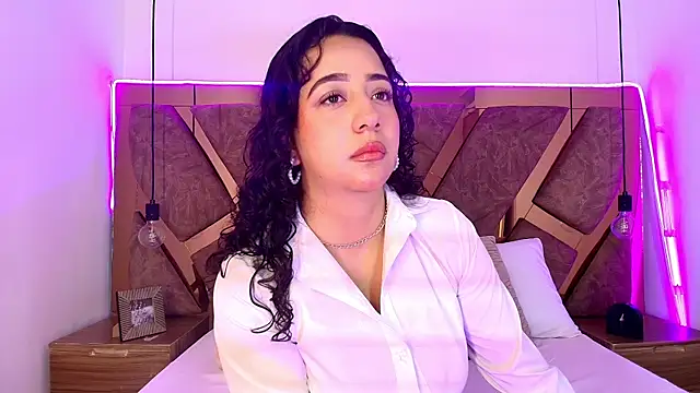 Snapshot of bella_swwan_ chatting on June 17, 1:34 pm bella swwan online show from June 17, 1:34 pm