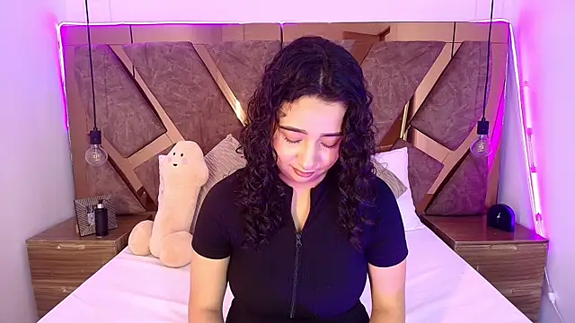 Snapshot of bella_swwan_ chatting on June 21, 6:32 pm bella swwan online show from June 21, 6:32 pm