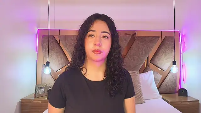 Snapshot of bella_swwan_ chatting on July 1, 1:45 pm bella swwan online show from July 1, 1:45 pm