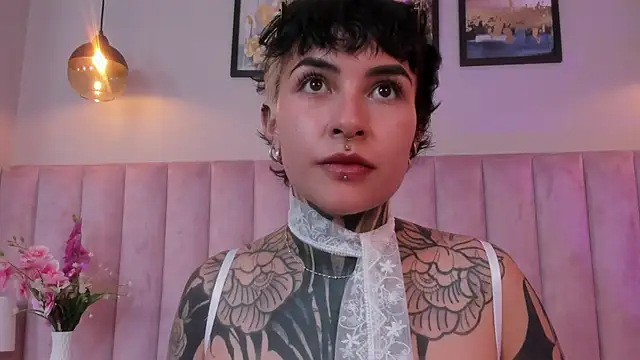 Snapshot of Luana_fiore chatting on April 1, 1:41 pm Luana fiore online show from April 1, 1:41 pm