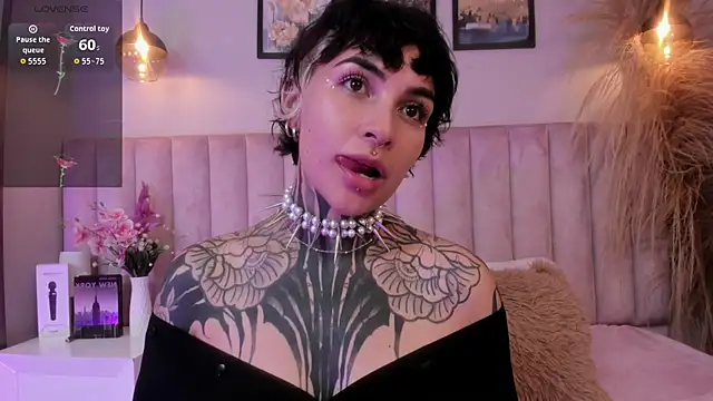 Snapshot of Luana_fiore chatting on April 5, 12:24 pm Luana fiore online show from April 5, 12:24 pm