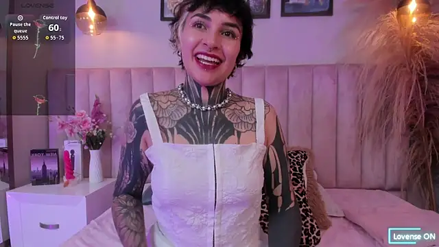 Snapshot of Luana_fiore chatting on April 7, 12:38 pm Luana fiore online show from April 7, 12:38 pm
