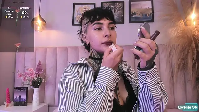 Snapshot of Luana_fiore chatting on April 10, 12:21 pm Luana fiore online show from April 10, 12:21 pm