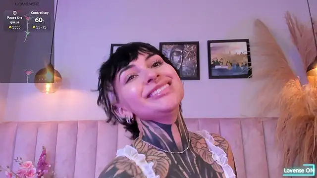 Snapshot of Luana_fiore chatting on April 11, 12:20 pm Luana fiore online show from April 11, 12:20 pm