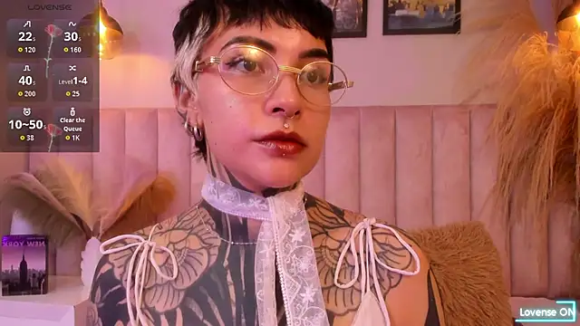 Snapshot of Luana_fiore chatting on April 14, 12:22 pm Luana fiore online show from April 14, 12:22 pm