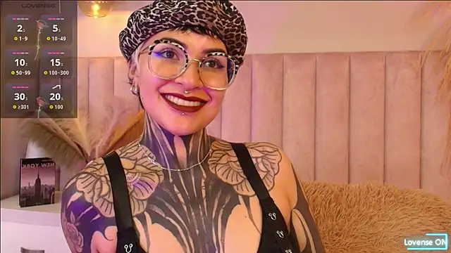 Snapshot of Luana_fiore chatting on April 19, 12:15 pm Luana fiore online show from April 19, 12:15 pm