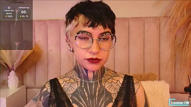 Snapshot of Luana_fiore chatting on April 20, 12:19 pm Luana fiore online show from April 20, 12:19 pm