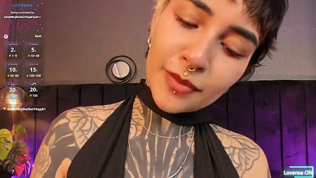 Snapshot of Luana_fiore chatting on May 10, 12:32 pm Luana fiore online show from May 10, 12:32 pm