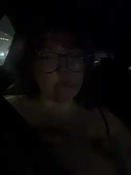 Snapshot of emolove chatting on April 6, 12:52 am emolove online show from April 6, 12:52 am