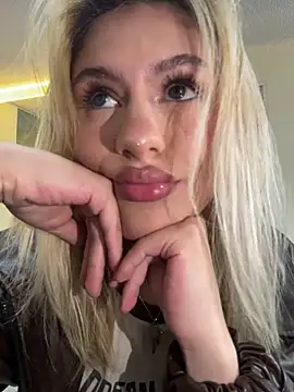 Lia fire online show from May 20, 6:36 pm